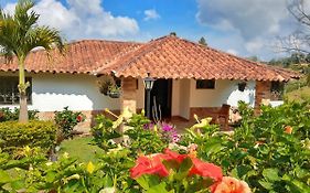 CASA CAMPESTRE frente Acuarela -Mesa de los Santos